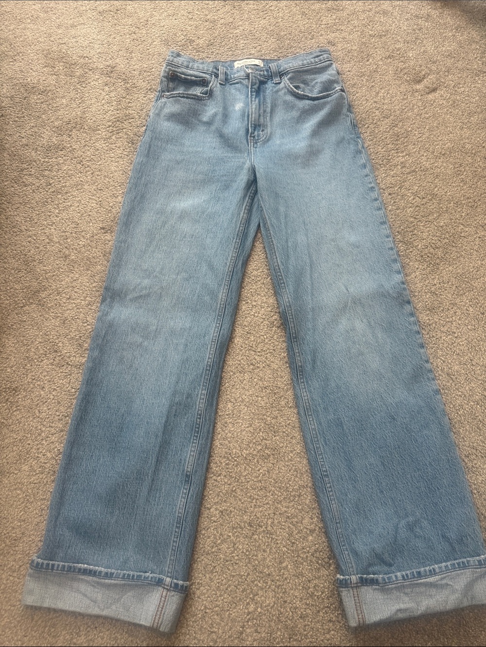 Abercrombie & Fitch 90s Relaxed High Rise Light Blue Jeans